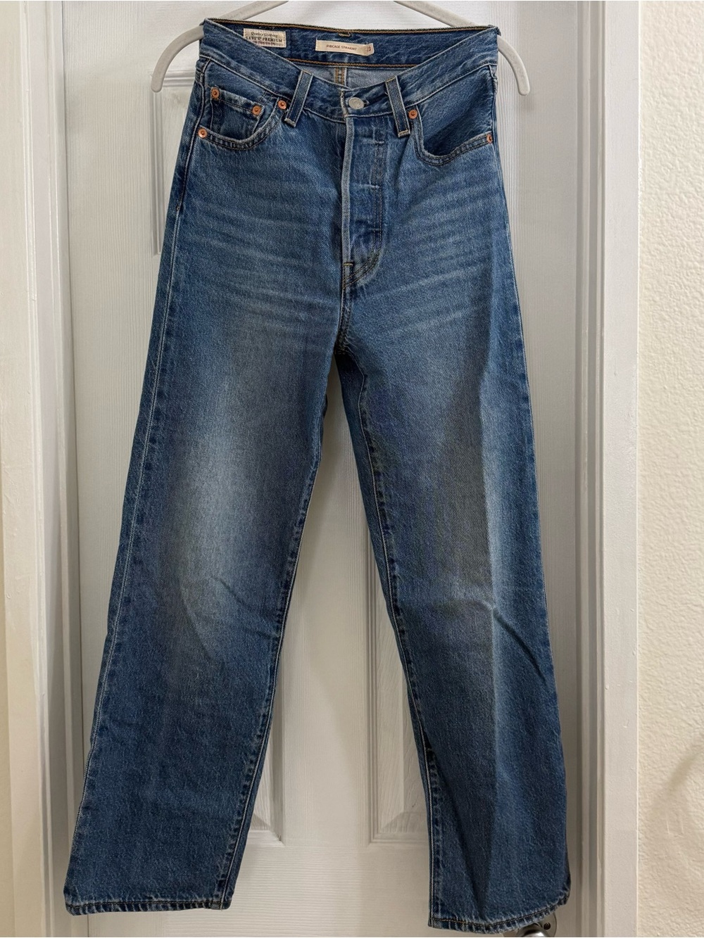 Levi’s Premium Ribcage Straight Ankle